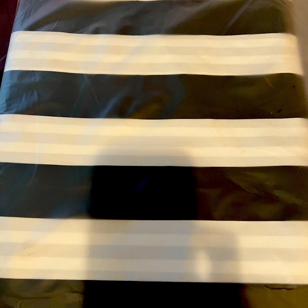 100% Cotton QUEEN duvet cover, black & white, brand new
